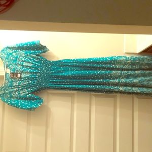 MAXI DRESS WITH SLEEVE